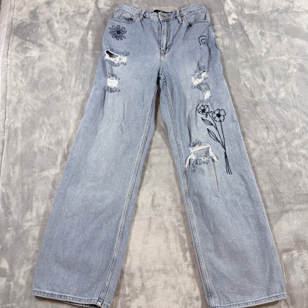 Hollister Ultra High Rise Dad Jean Light Wash Distressed Embroidered Heart 26x31